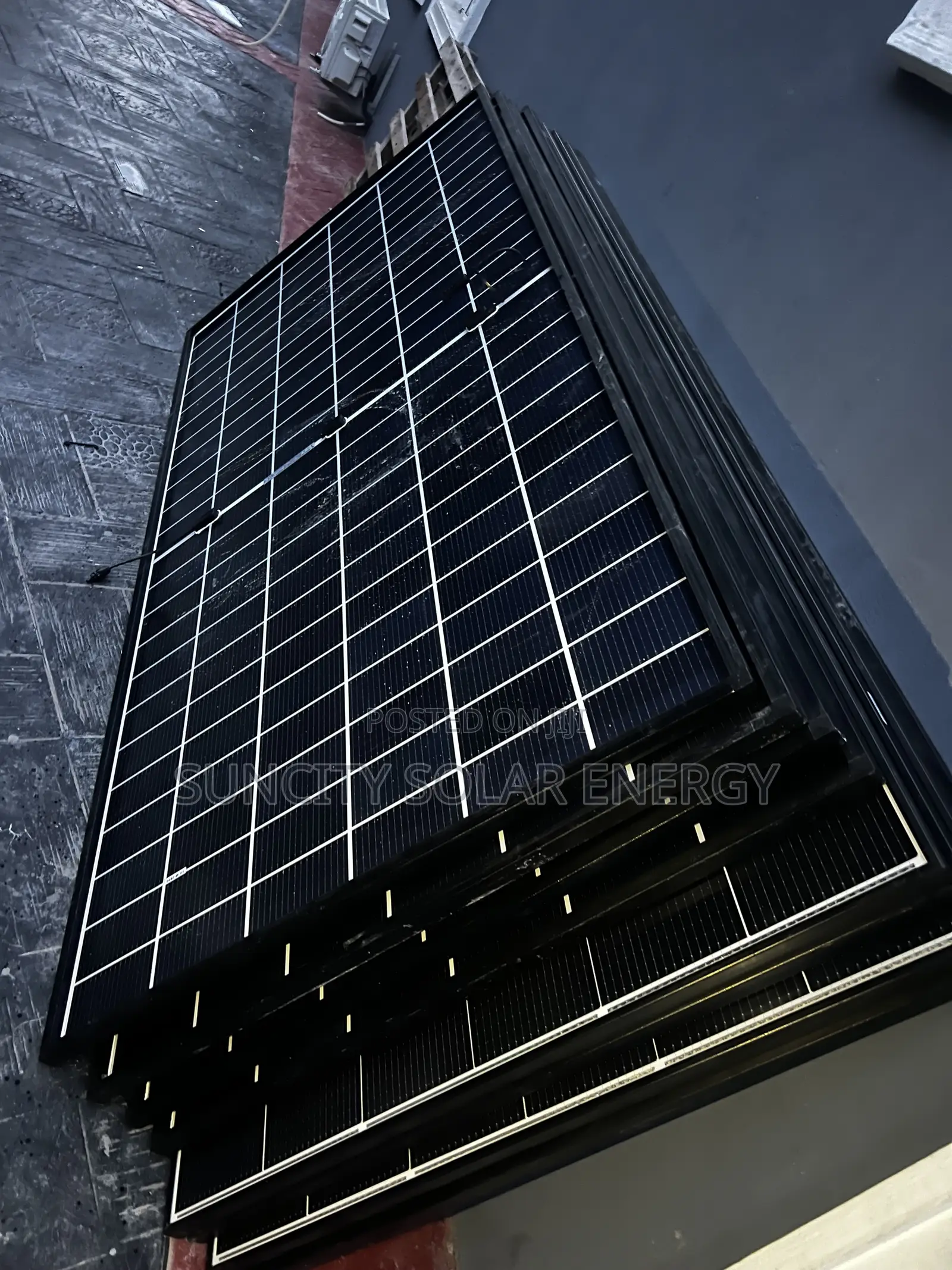 635w/46v/144cells All Black Bifacial Jinko Solar Panels