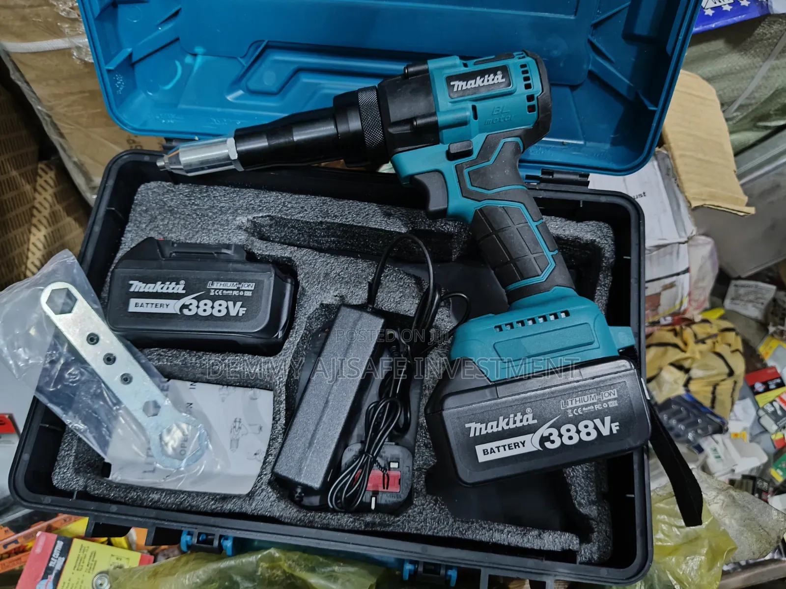 Makita Cordless Riveting Gun
