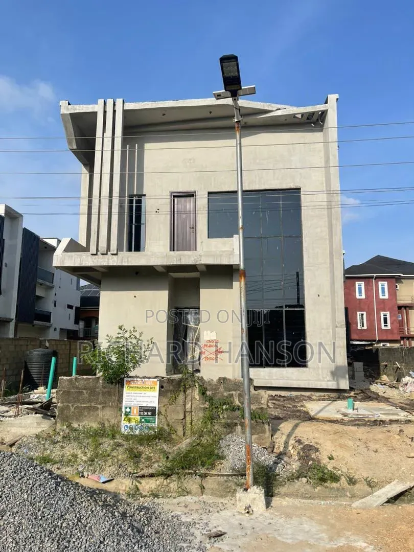 4bdrm Duplex in Secured, Ado / Ajah for sale