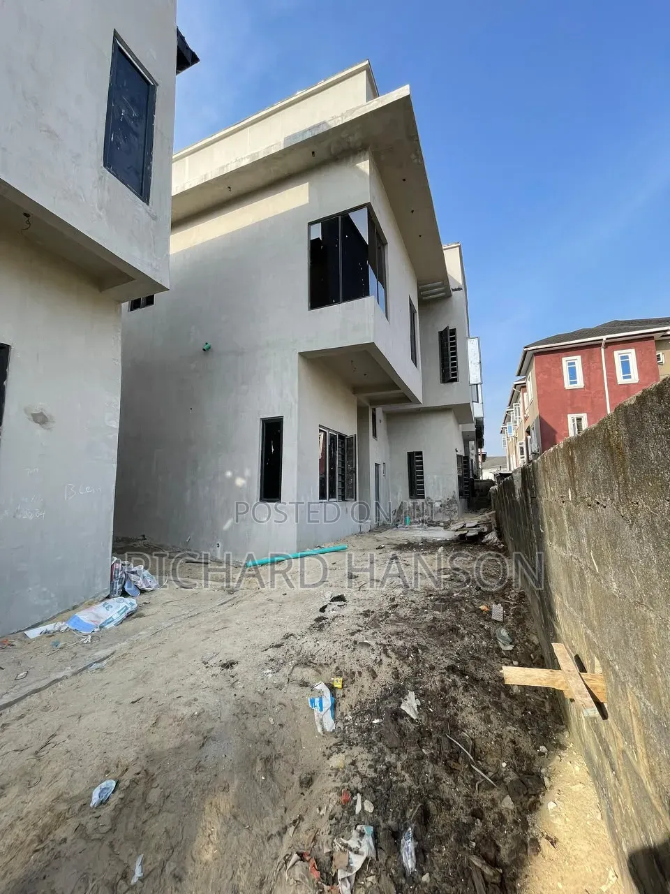 4bdrm Duplex in Secured, Ado / Ajah for sale