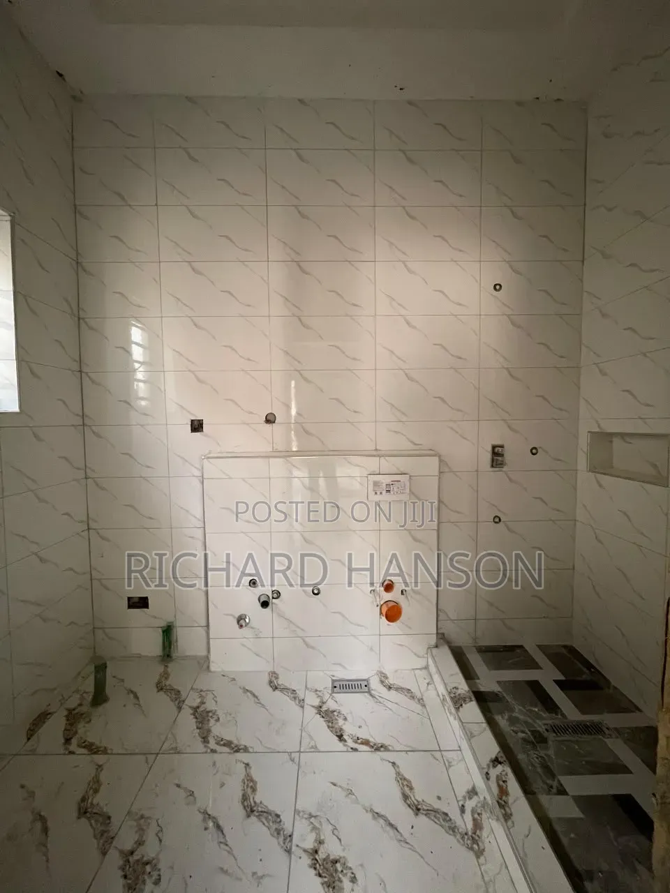 4bdrm Duplex in Secured, Ado / Ajah for sale