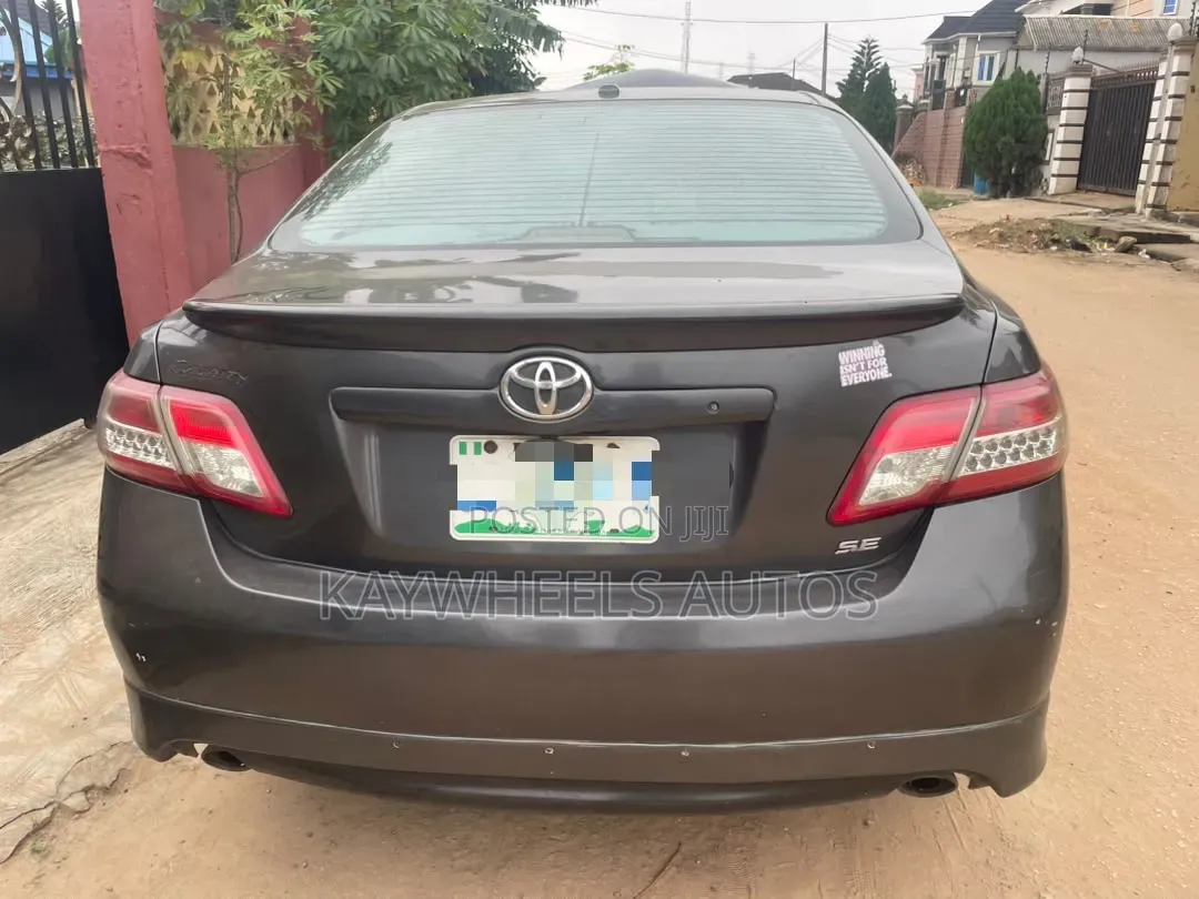 Toyota Camry 2011 Gray