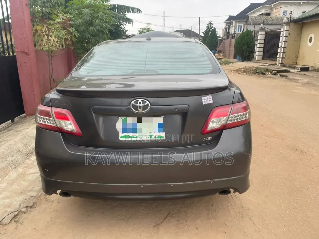 Toyota Camry 2011 Gray
