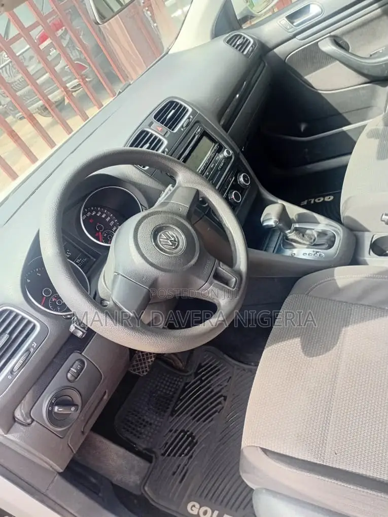 Volkswagen Golf 2010 White