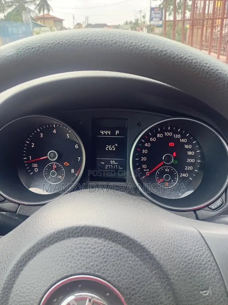 Volkswagen Golf 2010 White