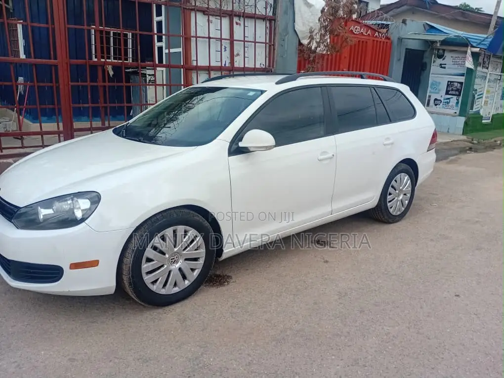 Volkswagen Golf 2010 White