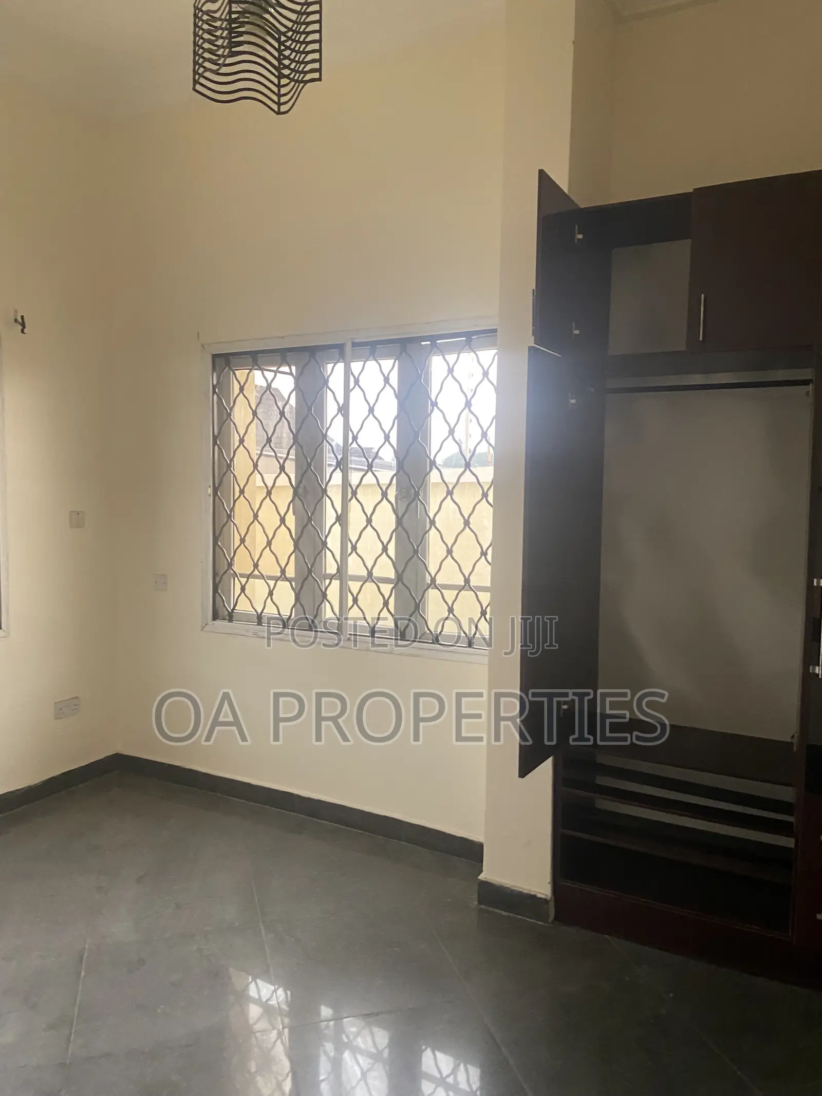 3bdrm Block of Flats in Alalubosa Gra Ibadan for rent