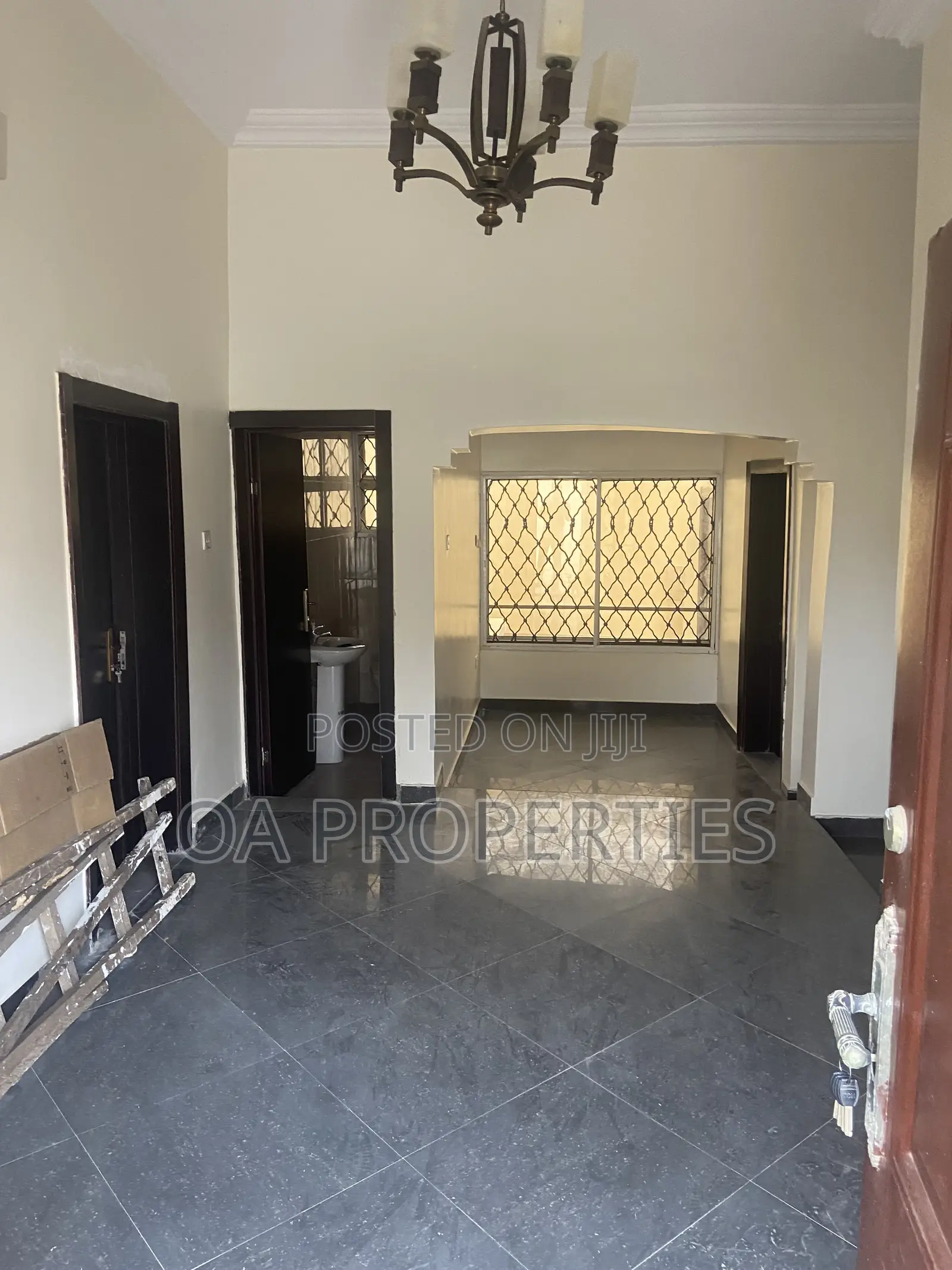 3bdrm Block of Flats in Alalubosa Gra Ibadan for rent