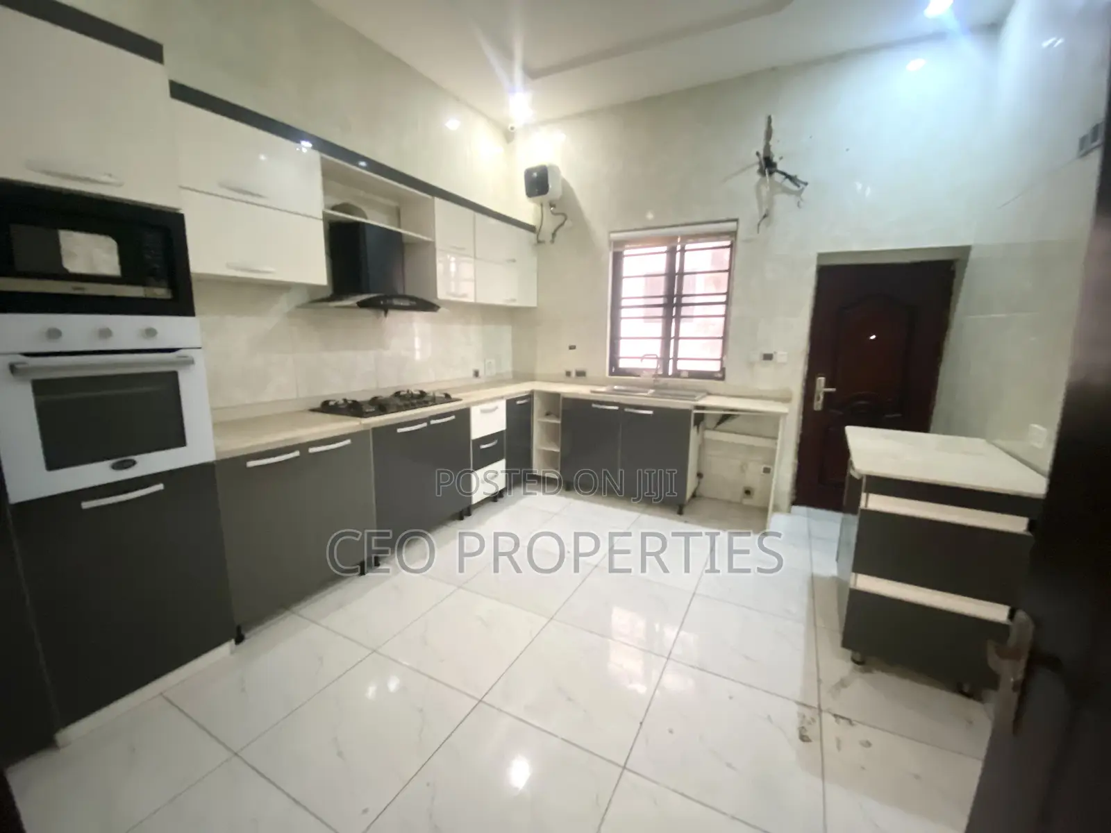 4bdrm Duplex in Chevron for rent
