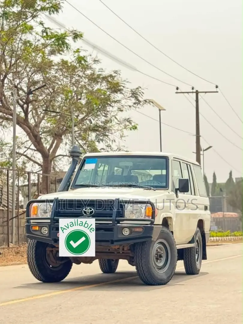 Toyota Land Cruiser 2020 Yellow