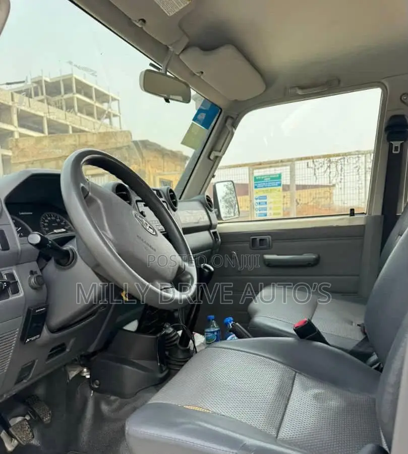 Toyota Land Cruiser 2020 Yellow