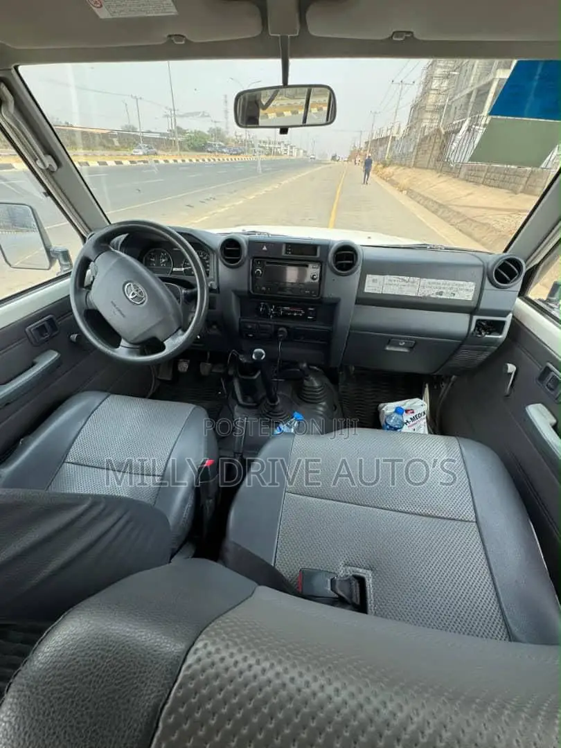 Toyota Land Cruiser 2020 Yellow