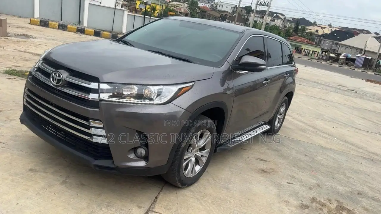 Toyota Highlander LE 4dr SUV (2.7L 4cyl 6A) 2015 Gray