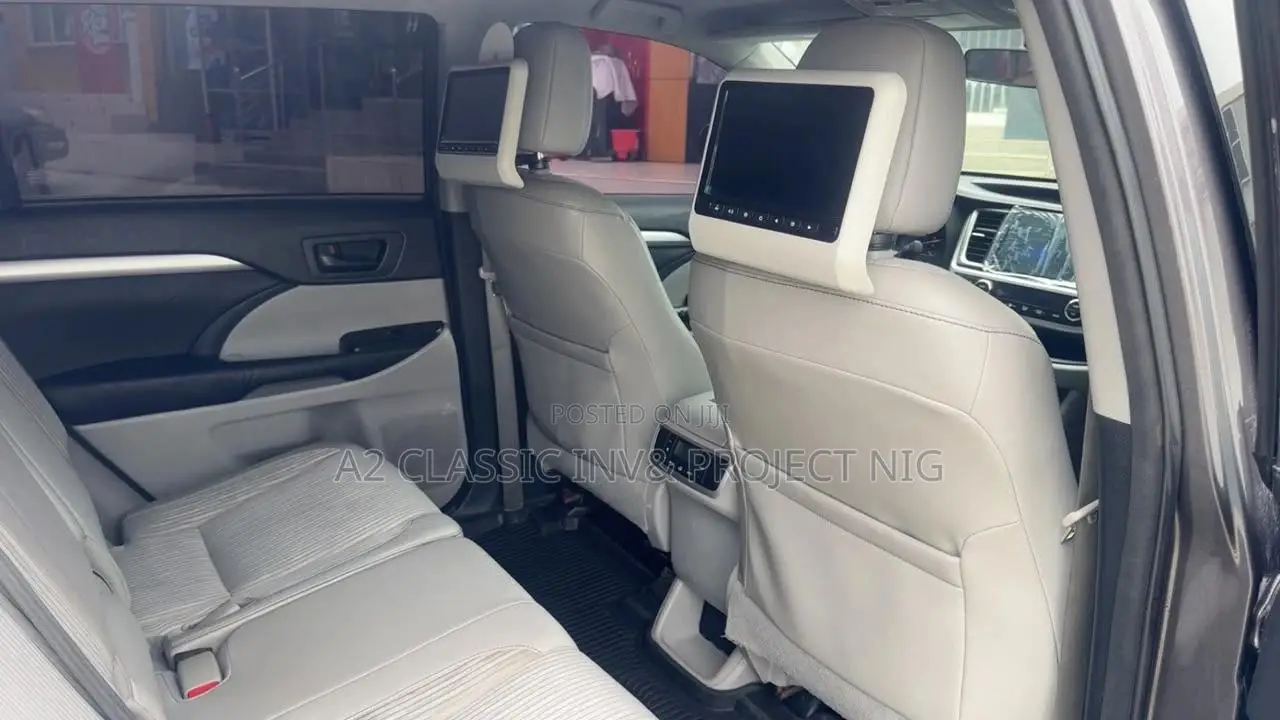 Toyota Highlander LE 4dr SUV (2.7L 4cyl 6A) 2015 Gray
