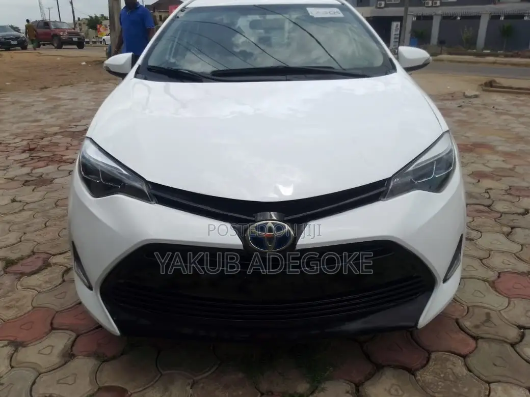 Toyota Corolla 2015 White