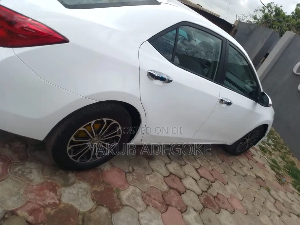 Toyota Corolla 2015 White