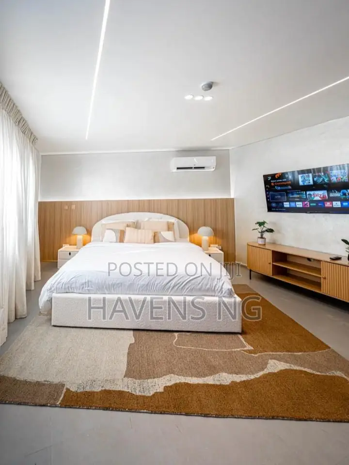 Luxury 1-Bedroom Waterfront Apartment