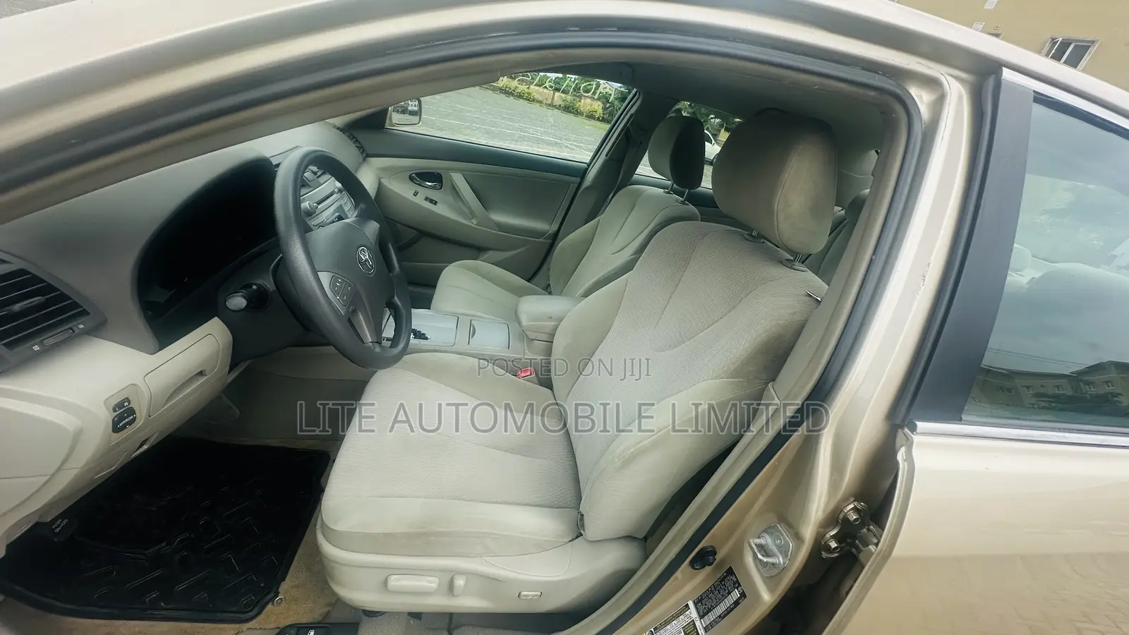 Toyota Camry LE 4dr Sedan (2.4L 4cyl 5A) 2009 Gold