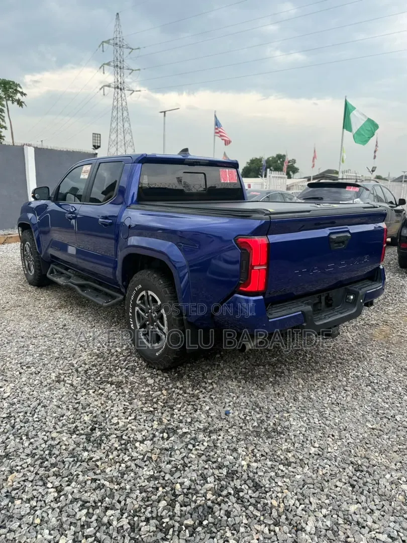 Toyota Tacoma Limited Double Cab 4WD 5.0 ft. SB 2025 Blue