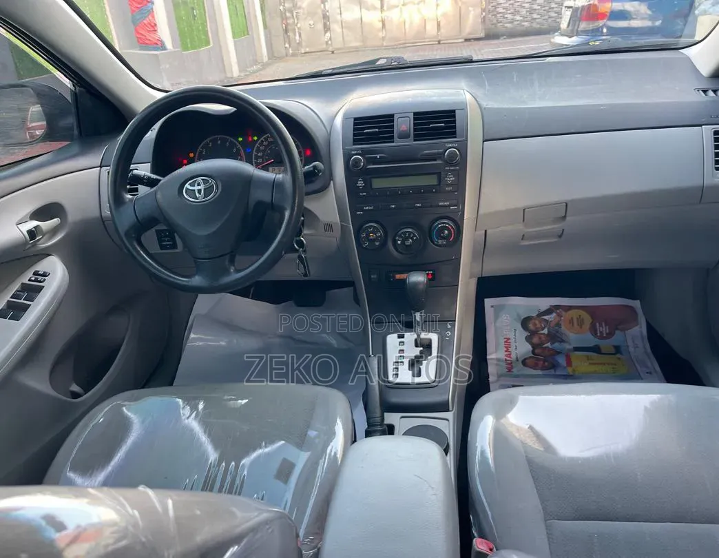 Toyota Corolla LE 4dr Sedan (1.8L 4cyl 4A) 2011 Black