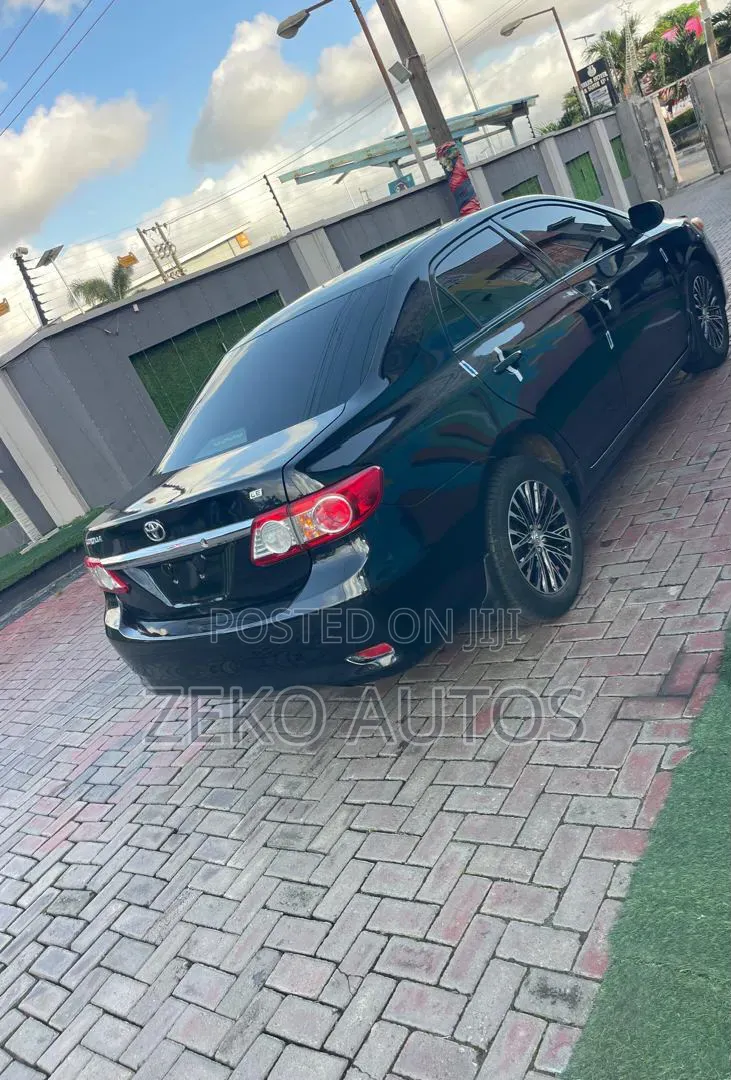 Toyota Corolla LE 4dr Sedan (1.8L 4cyl 4A) 2011 Black