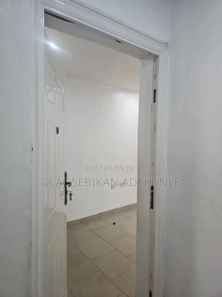 3bdrm Block of Flats in Elebu Estate, Akala Express for rent