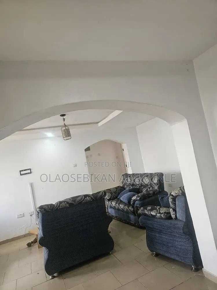 3bdrm Block of Flats in Elebu Estate, Akala Express for rent