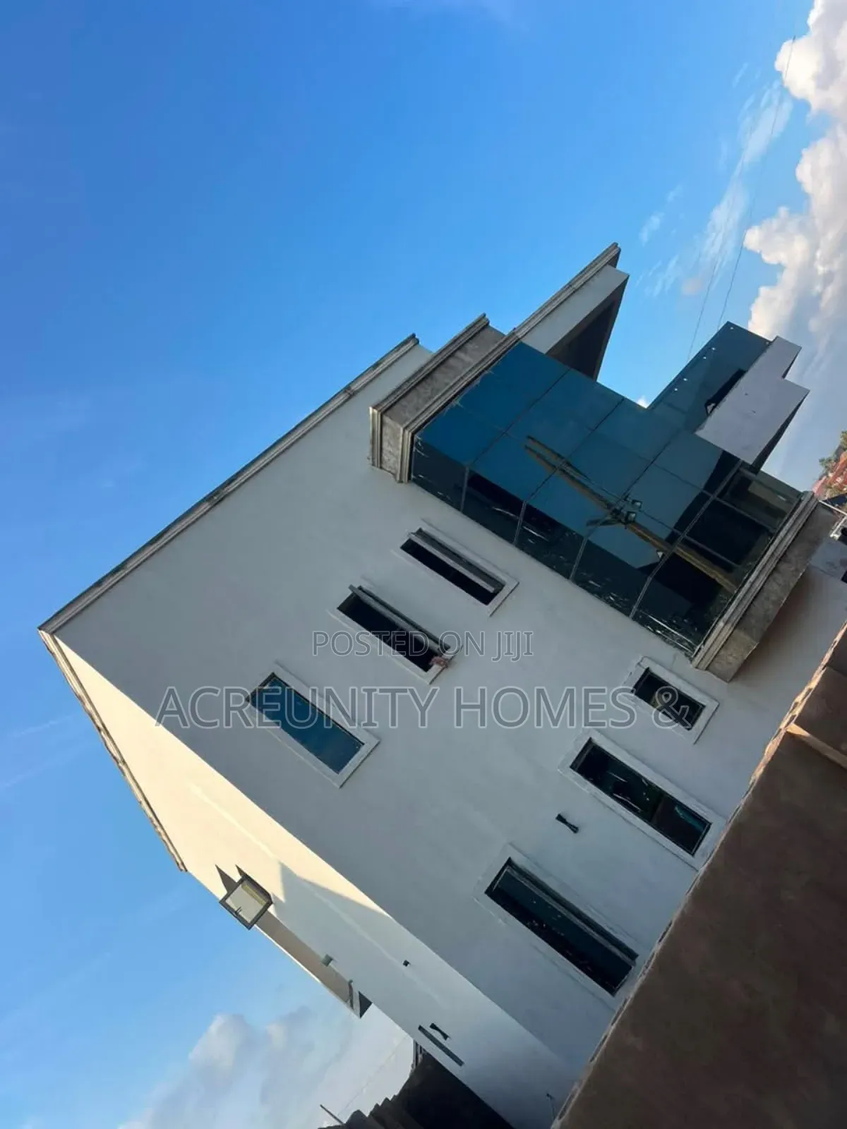 3bdrm Duplex in Oyo London for sale