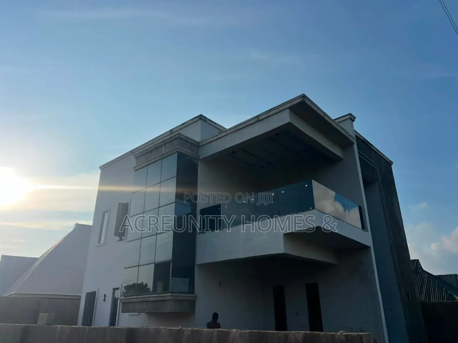 3bdrm Duplex in Oyo London for sale