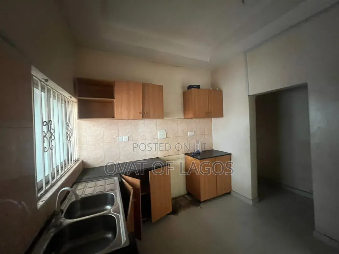 3bdrm Apartment in Ikate for rent