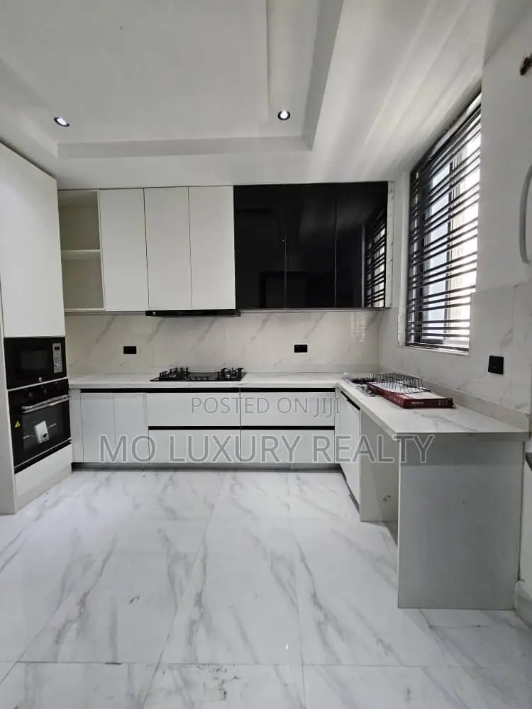 4bdrm Townhouse / Terrace in Ikoyi for rent