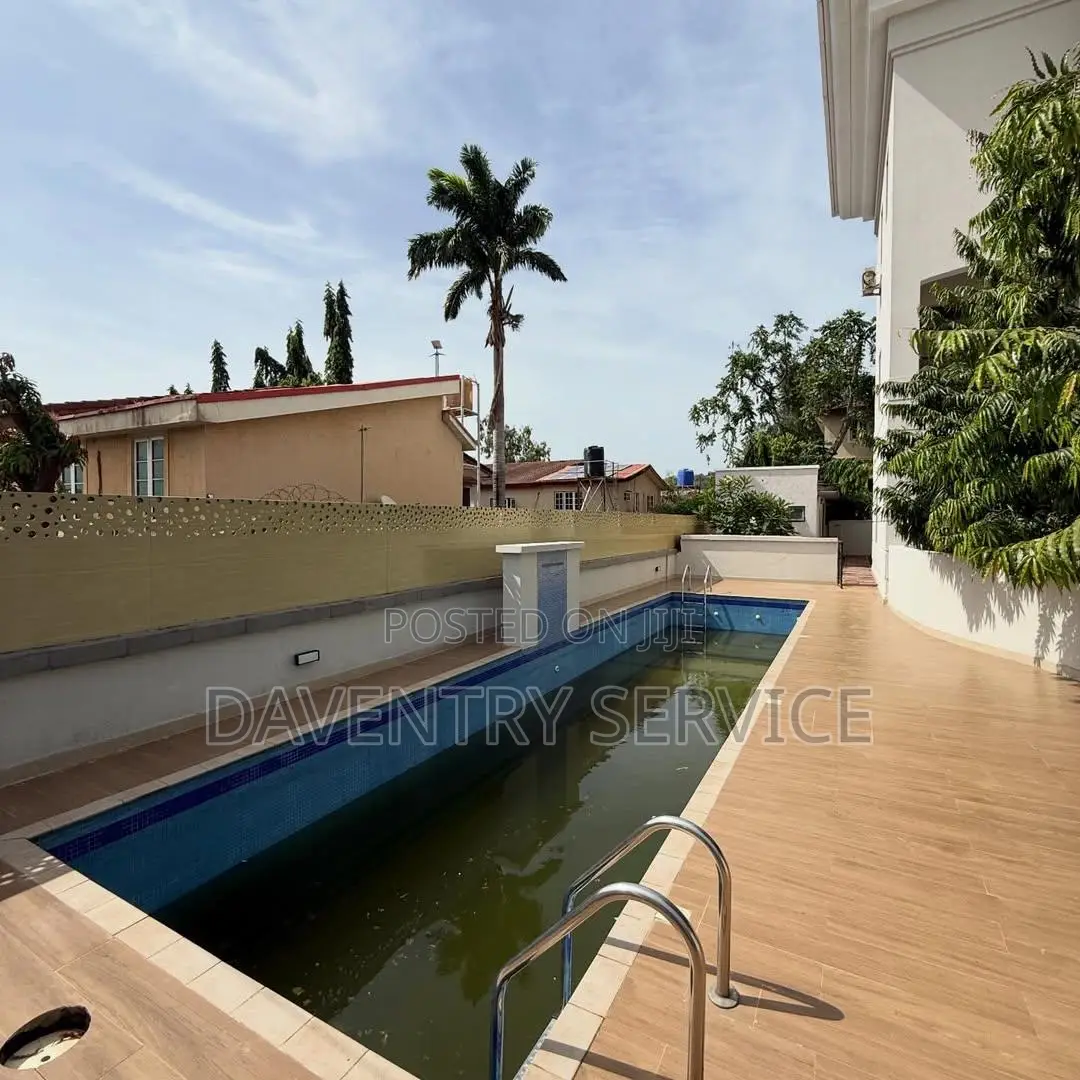12bdrm Mansion in Maitama for sale
