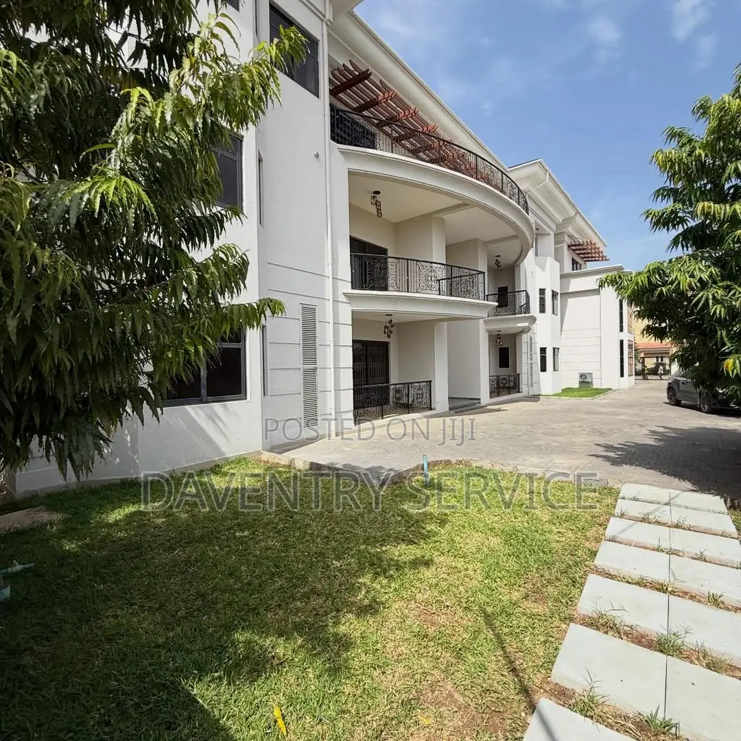 12bdrm Mansion in Maitama for sale