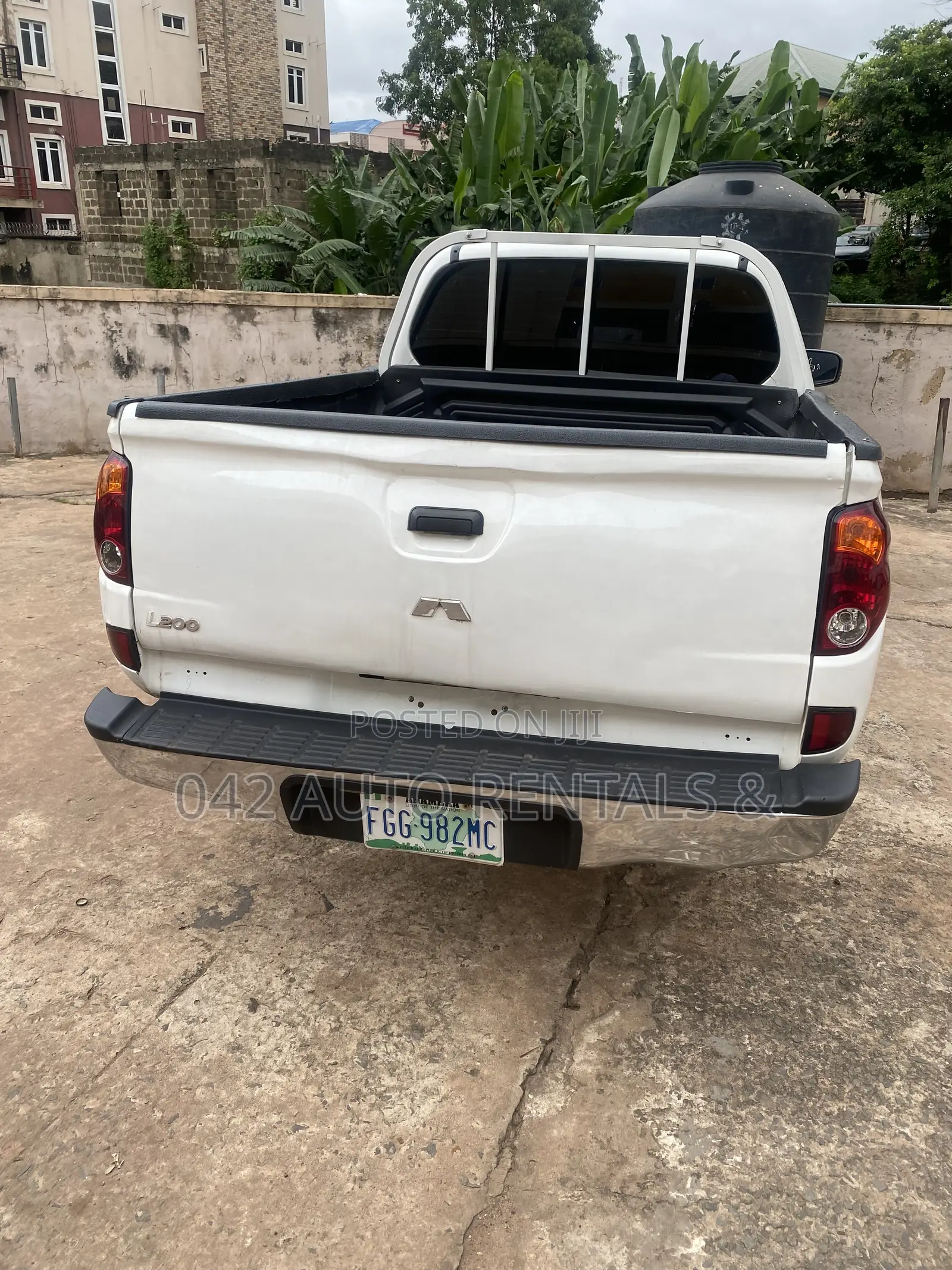 Mitsubishi L200 2012 White