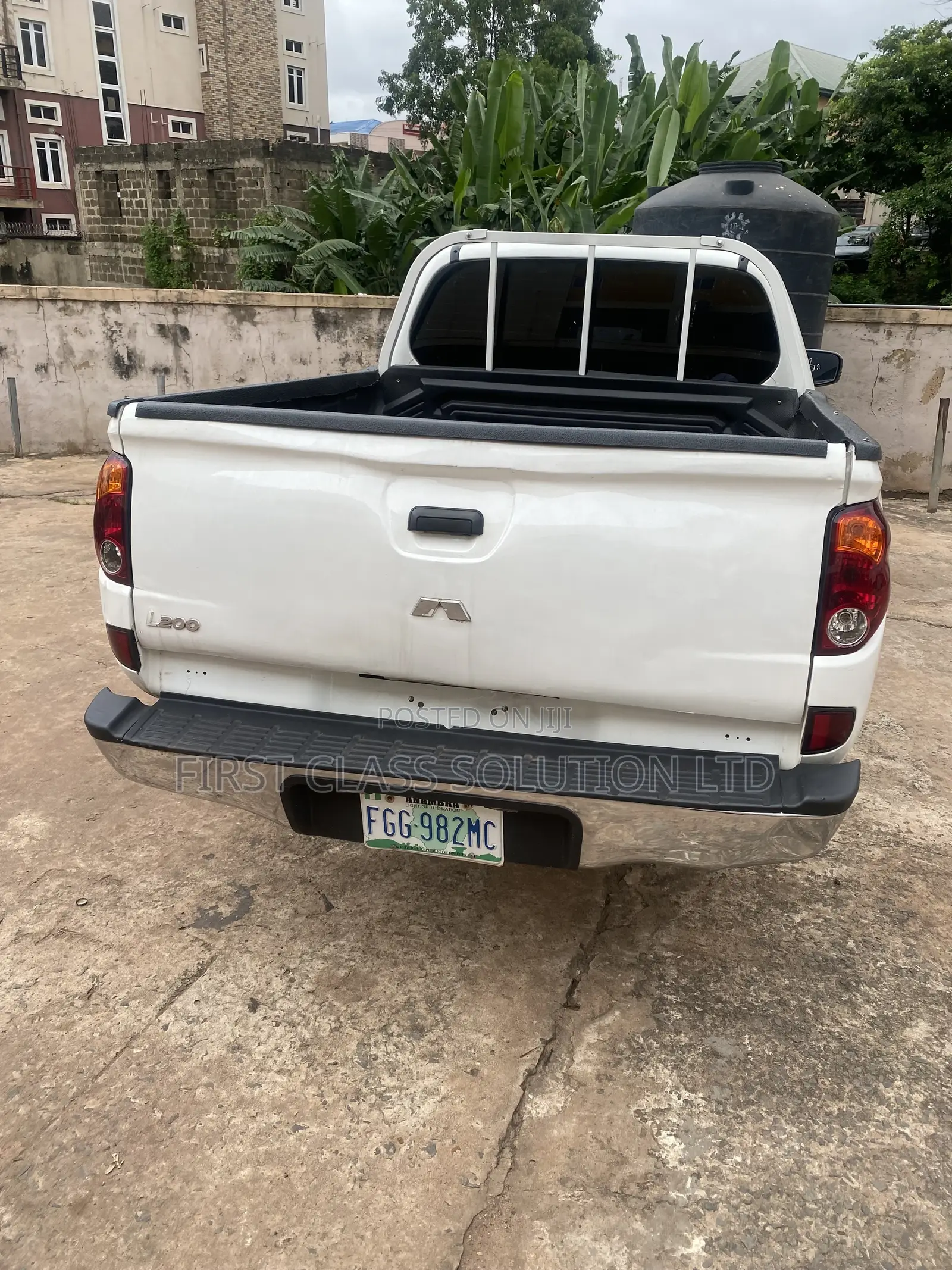 Mitsubishi L200 2012 White