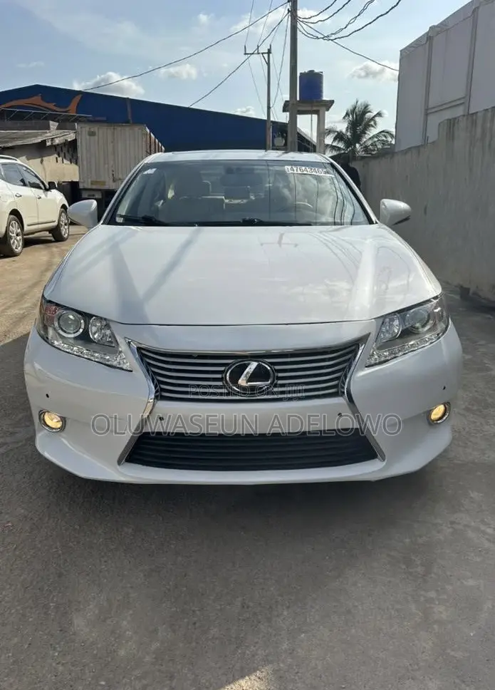 Lexus ES 350 FWD 2014 White