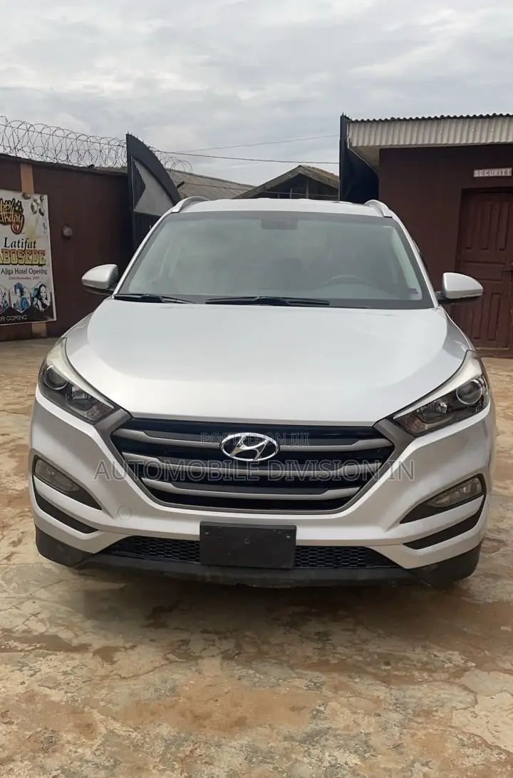 Hyundai Tucson Sport AWD 2016 Silver