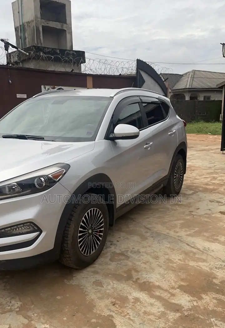 Hyundai Tucson Sport AWD 2016 Silver
