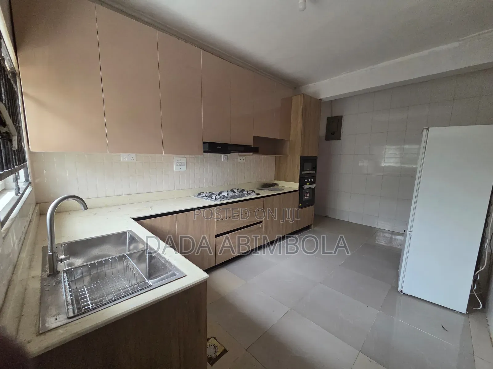 5bdrm Duplex in Chevron for rent
