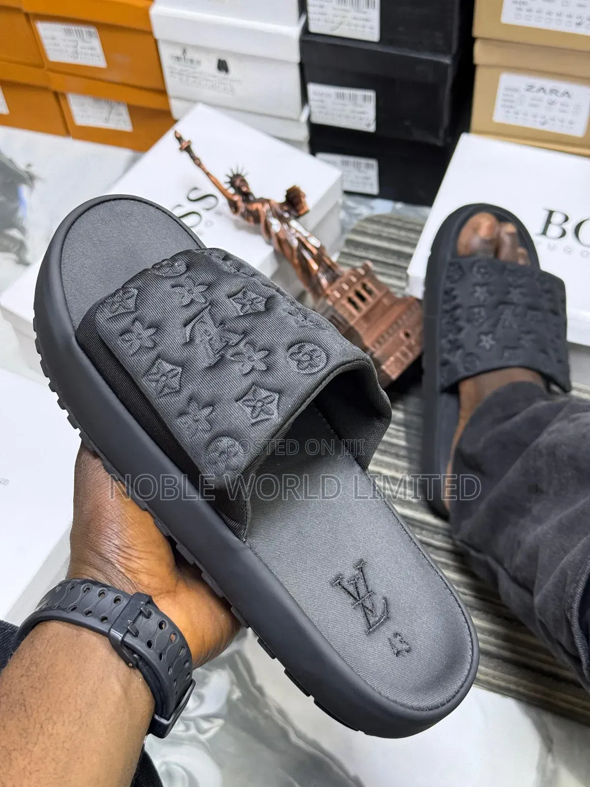 Louis Vuitton Unisex Slides Frank 7v