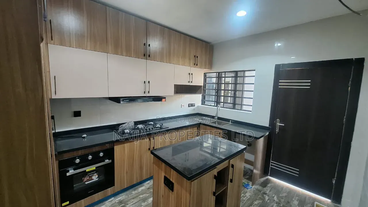 3bdrm Townhouse / Terrace in Greenbay Estate, Ilaje for rent