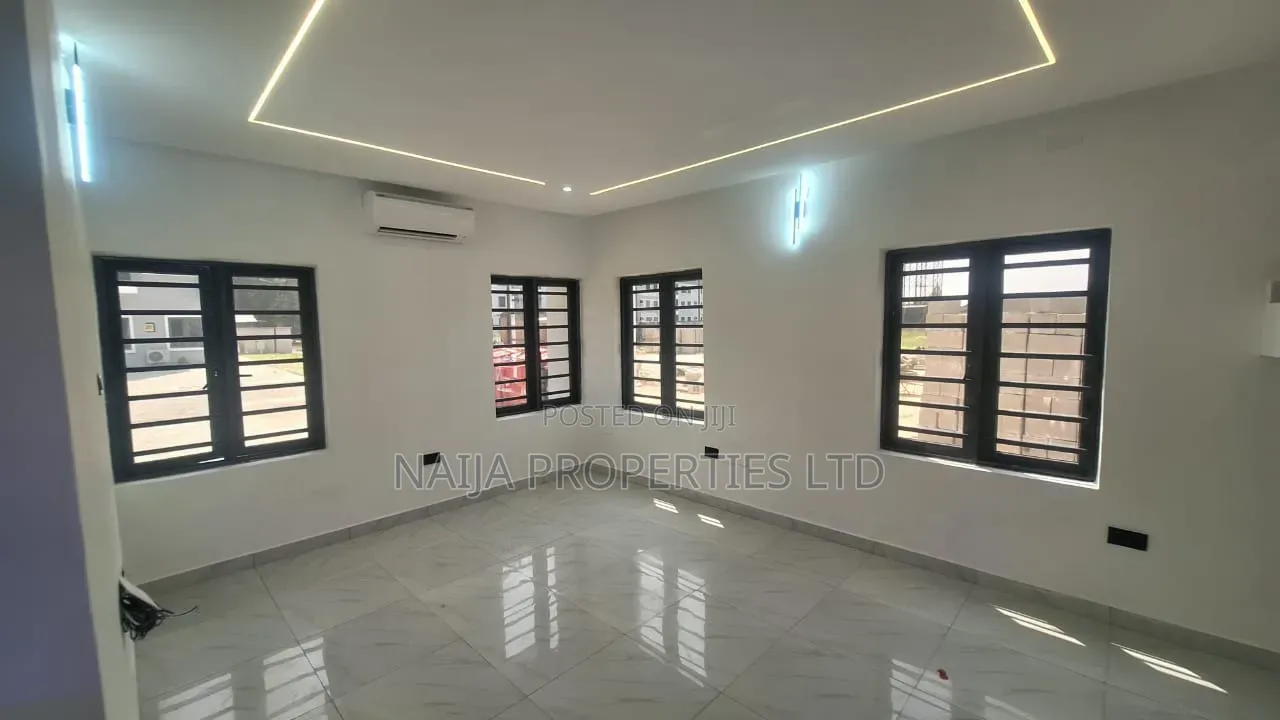 3bdrm Townhouse / Terrace in Greenbay Estate, Ilaje for rent
