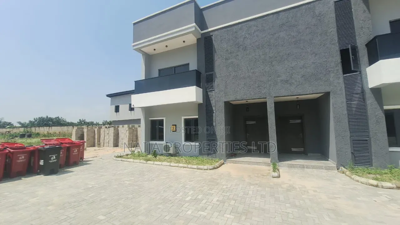 3bdrm Townhouse / Terrace in Greenbay Estate, Ilaje for rent
