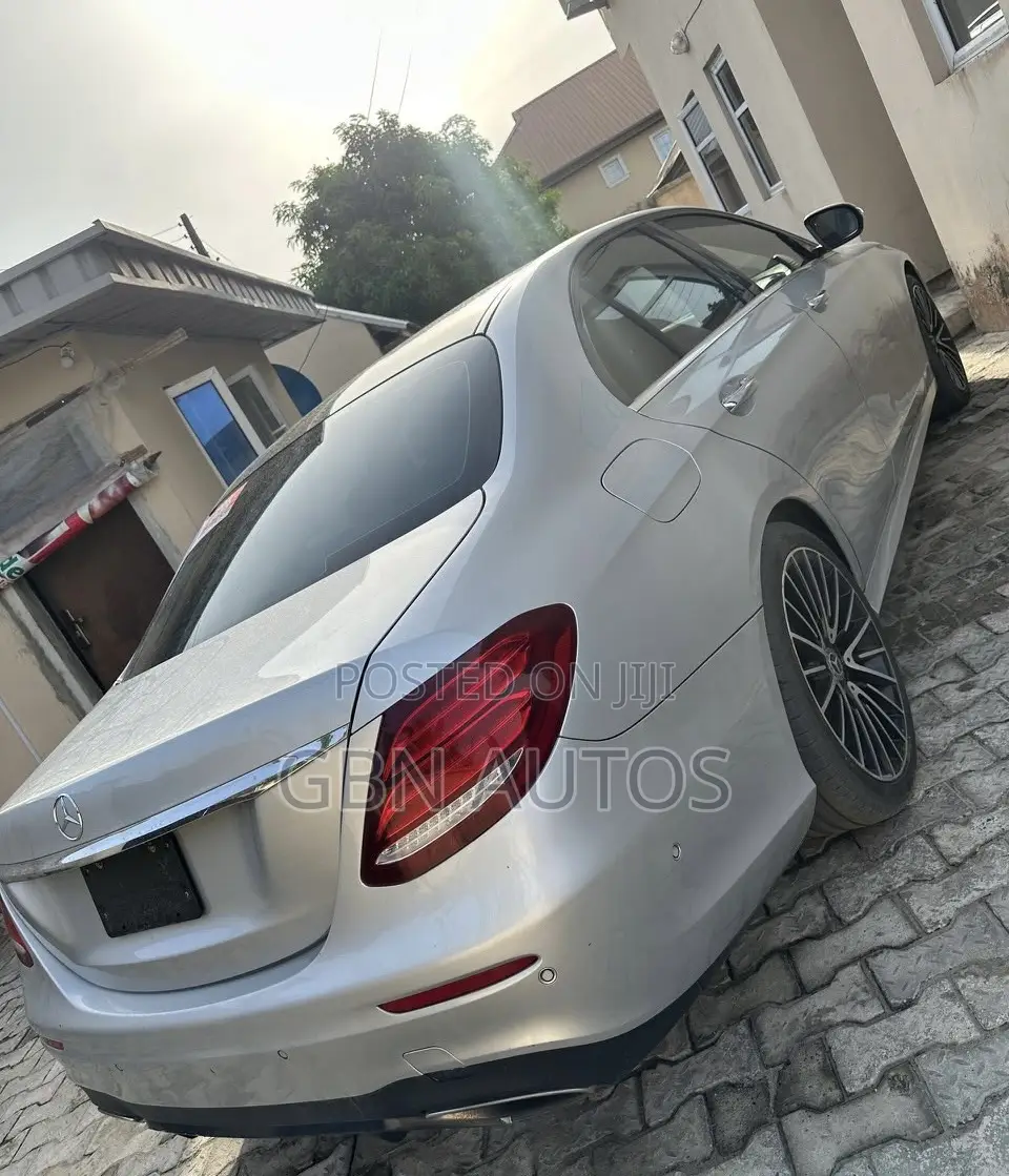 Mercedes-Benz E300 Base RWD Sedan (2.0L 4cyl 9A) 2017 Silver