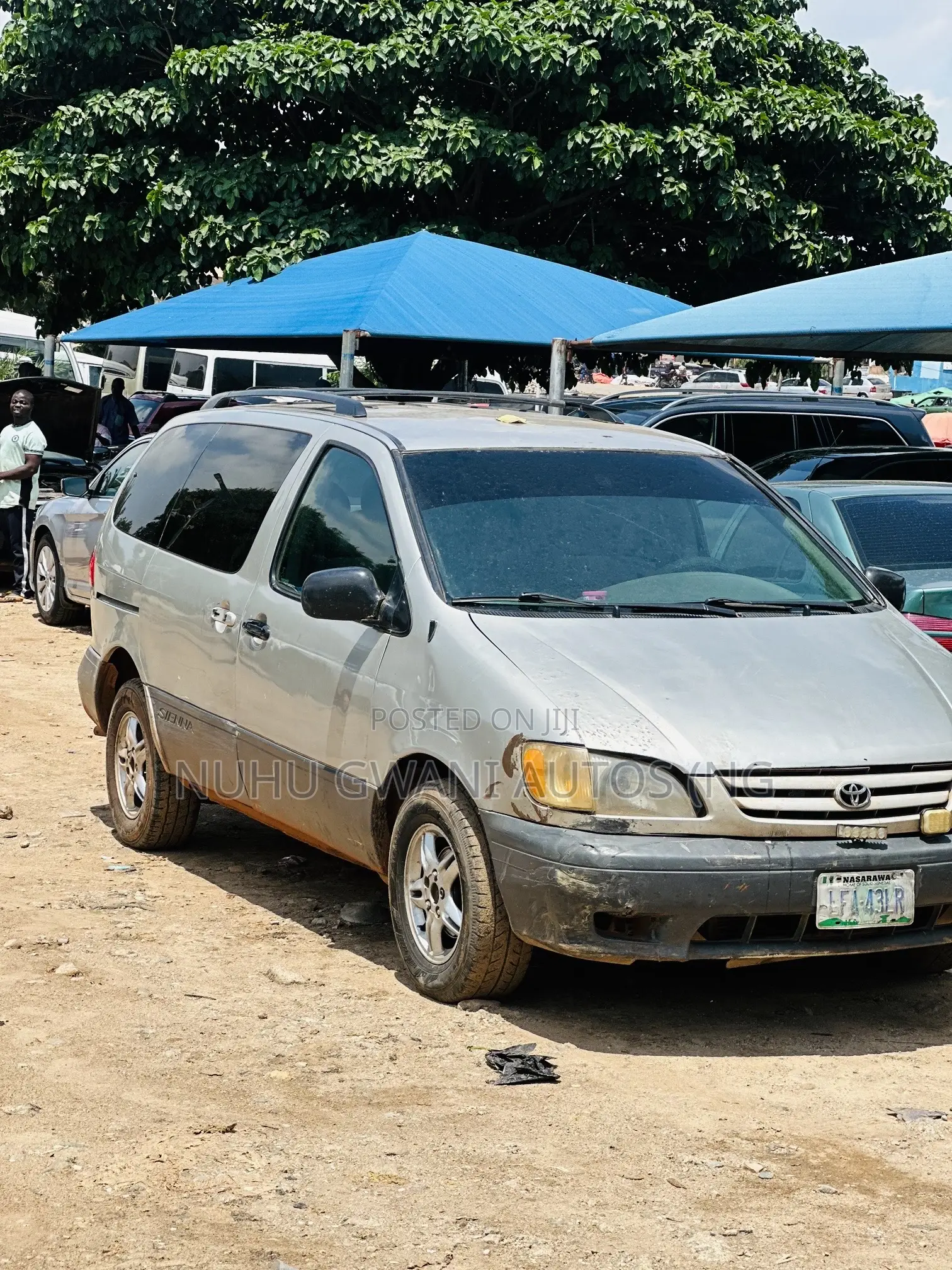 Toyota Sienna 2001 Silver