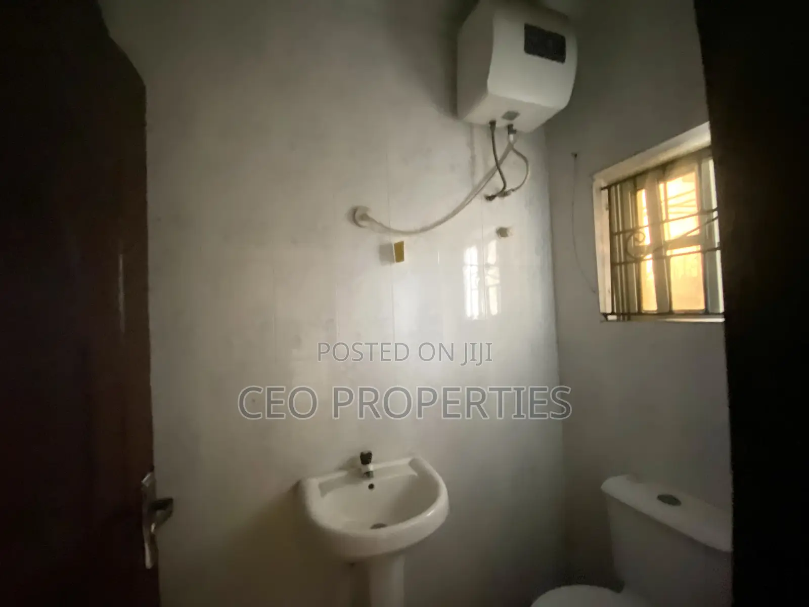 3bdrm Block of Flats in Ado Roundabout Even, Ajah for rent