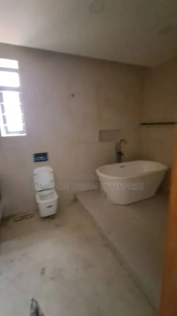 5bdrm House in Lekki Phase 1 Lagos for sale