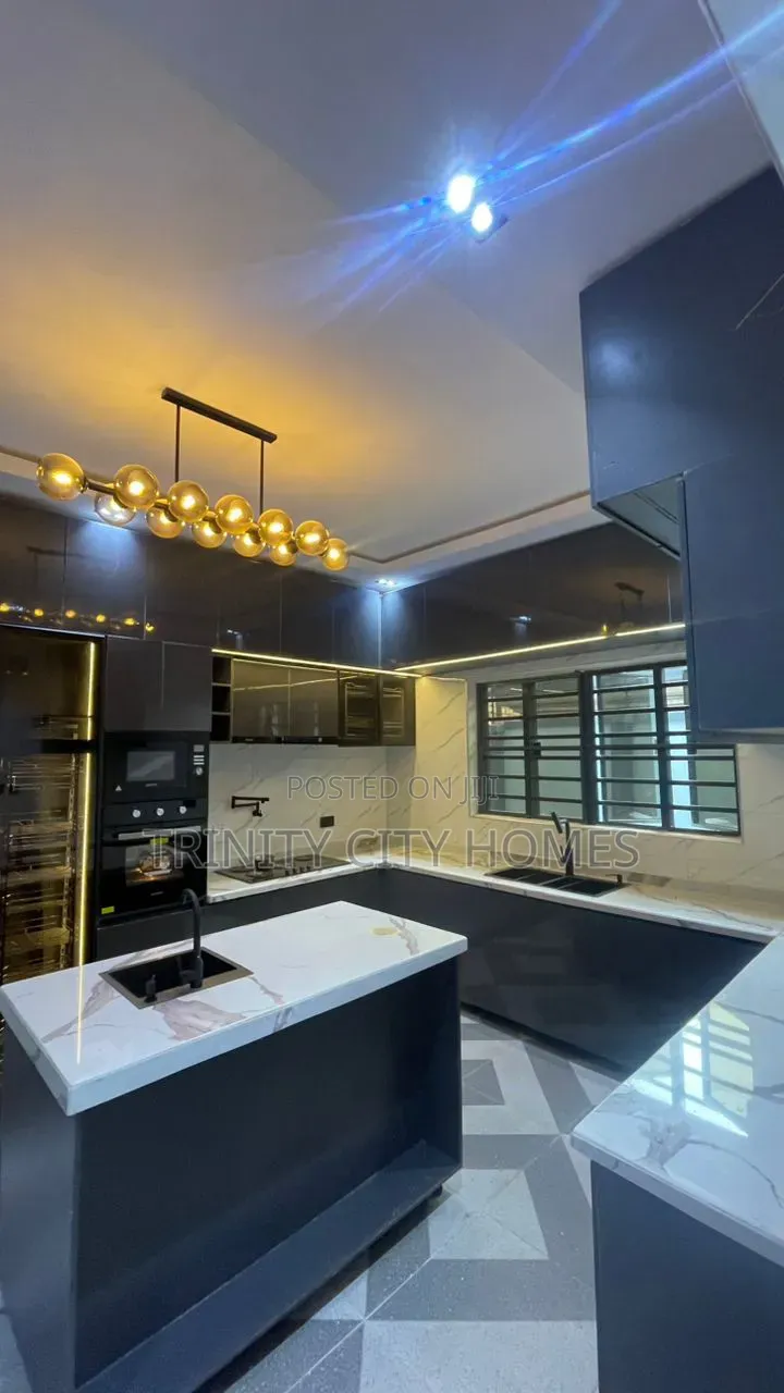 4bdrm Duplex in Akobo Estate for sale