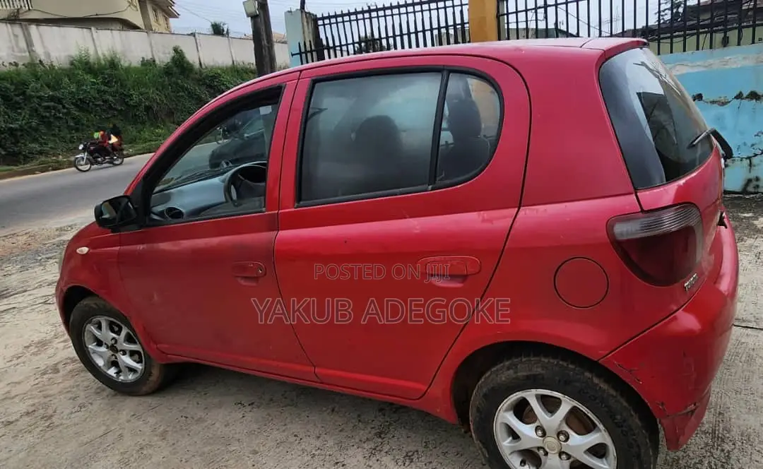 Toyota Yaris 2005 Burgundy