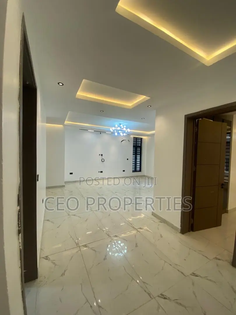 3bdrm Block of Flats in Lekki Phase1/ for rent